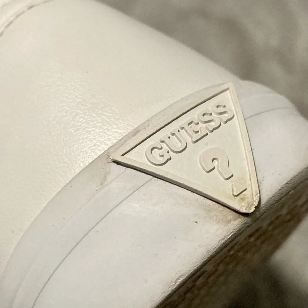Guess Gianah White Star Perforated Lace Up Sneakers Chrome Zipper Size 7